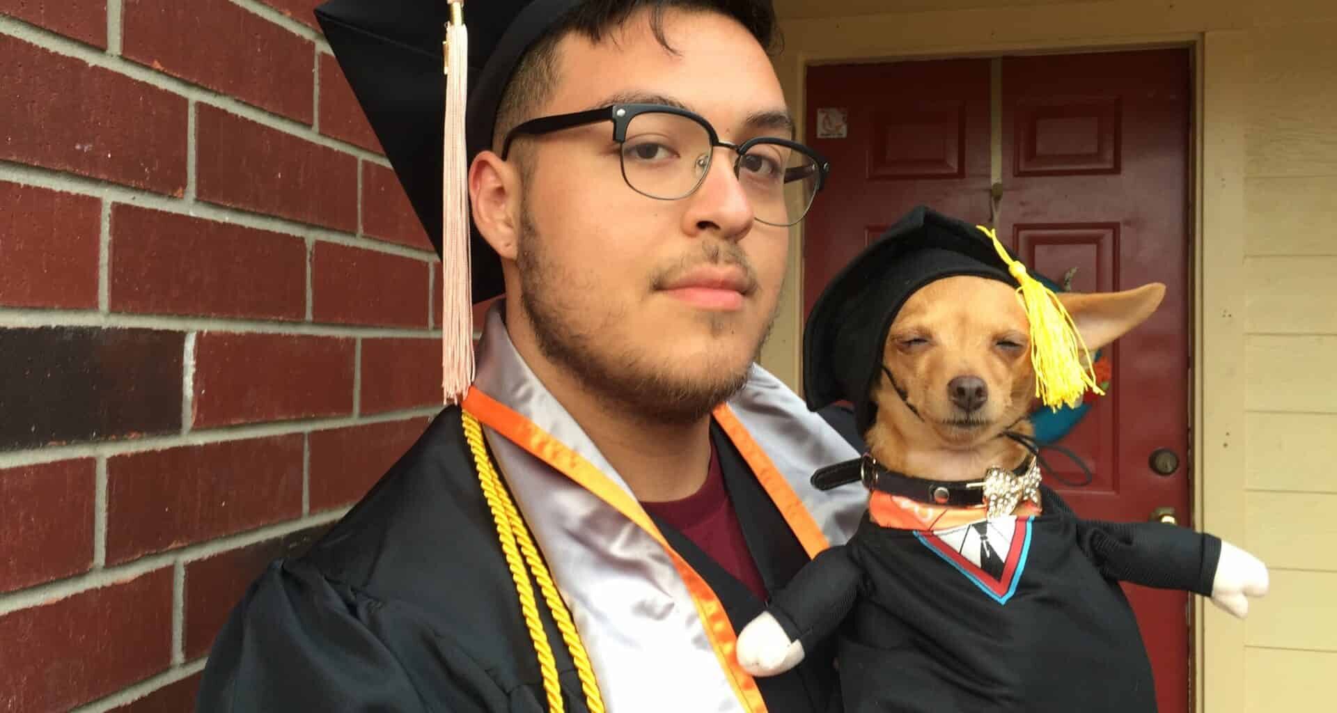 Graduating is Pawsome, as Long as You Have Your Loved Ones with You 1 C wFQPvUMAAAJjh