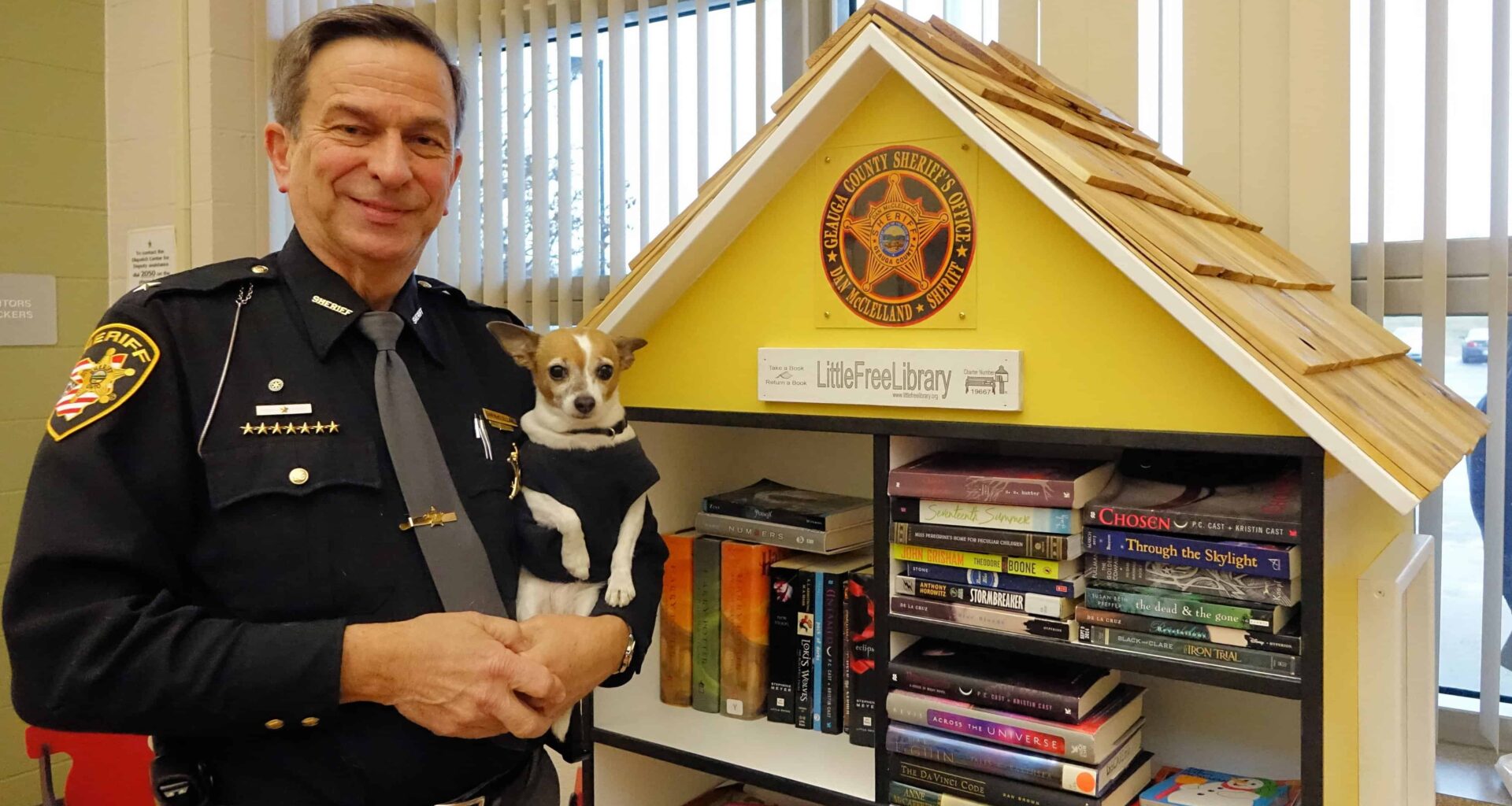 Sheriff Dies and Small Police Chihuahua Parts Shortly After 1 EzCMy8ZXIAAgt9x scaled